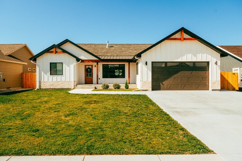 Primary Photo - 1333 Silverton Dr