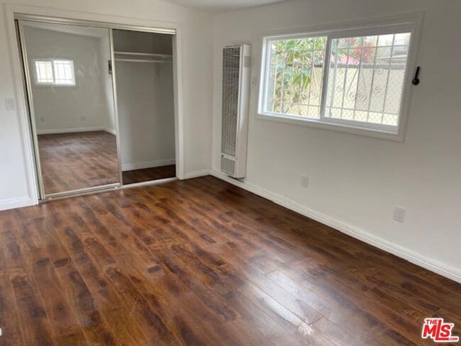 Building Photo - 1617 11th Pl