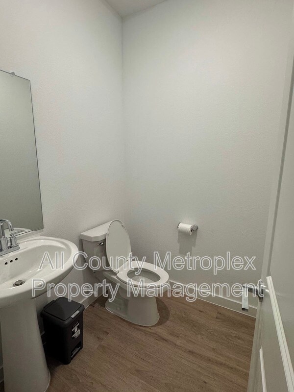 Building Photo - 229 Invermore Dr