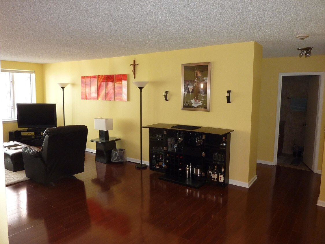 Foto principal - 801 S Plymouth Ct