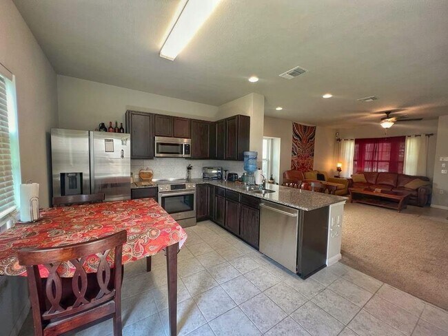 Foto del edificio - 9504 Morning Iris Dr