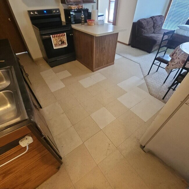 Foto del edificio - 2 bedroom in proximity to UWEC and downtown available June 1st