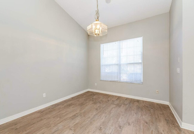 Foto del edificio - 4592 Misty Dawn Ct N