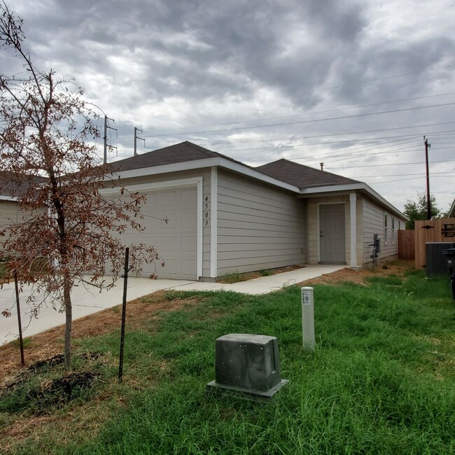 Building Photo - 4503 Zoe Pass, San Antonio, TX. 78222