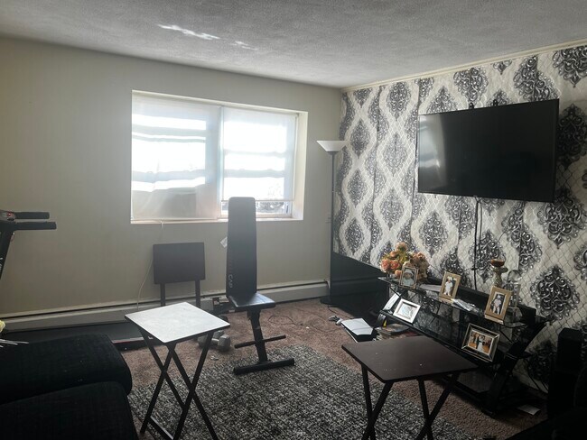 Building Photo - 315 Revere St