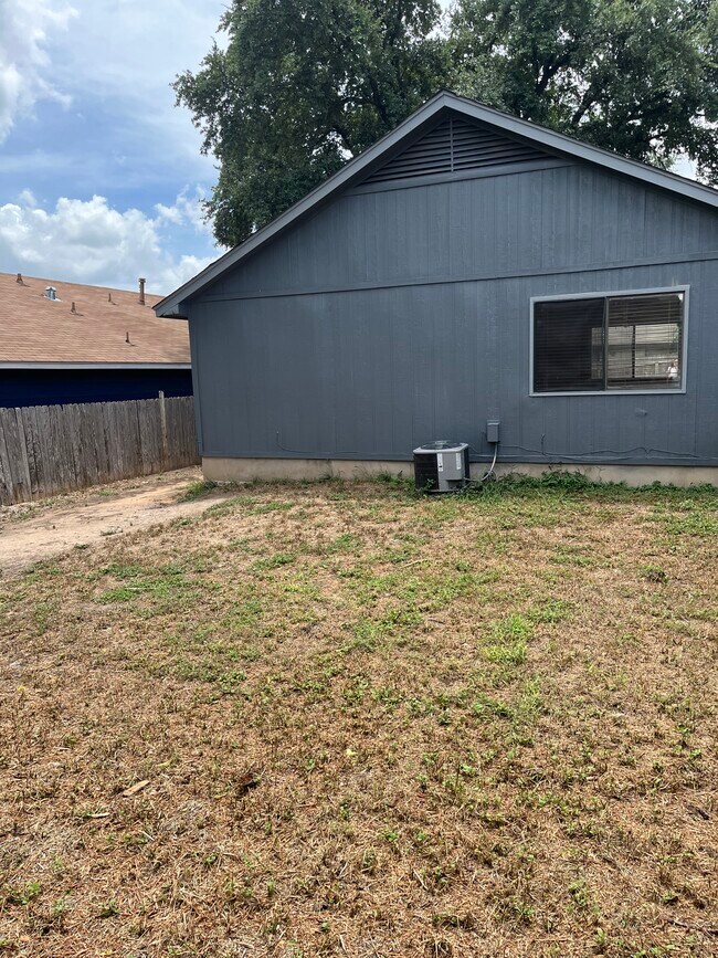 Building Photo - 1808 Rainy Meadows Dr