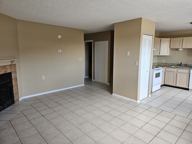 Building Photo - 3480 Cochran Dr