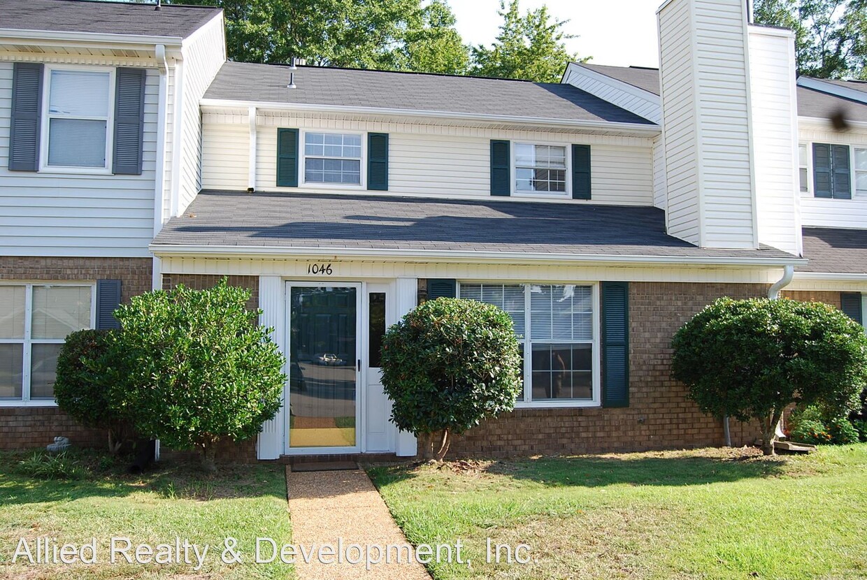 Foto principal - 3 br, 2 bath House - 1046 Fairfax Dr