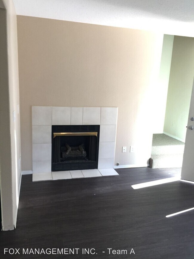 Foto del edificio - 6130-6132 SE 128th Ave