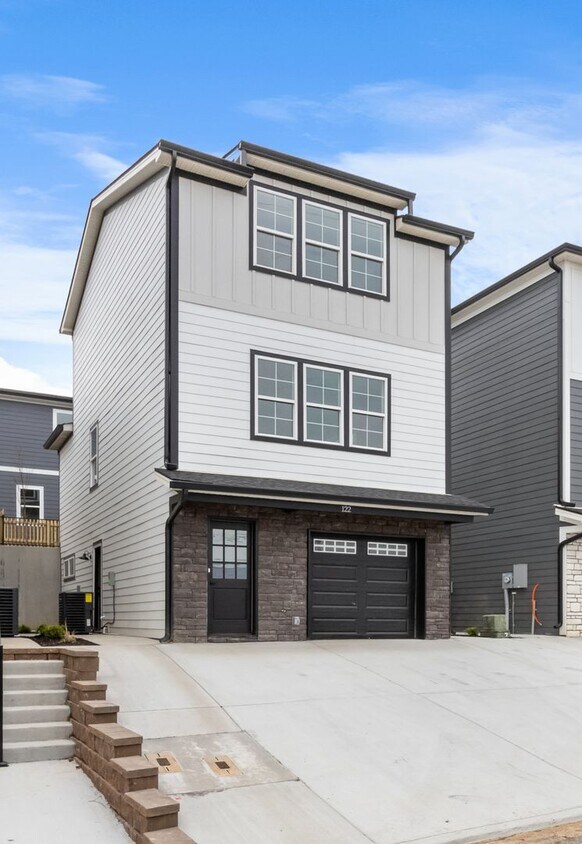 Brand New Luxury Home with 1 Car Garage cl... House Rental in