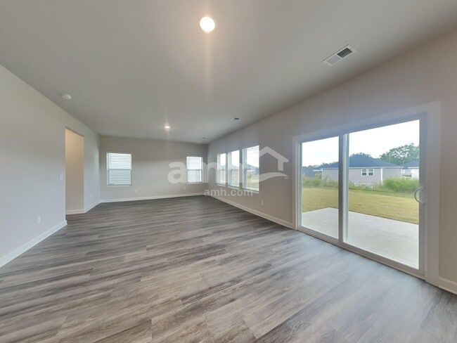 Foto del edificio - 754 Treeline Rd