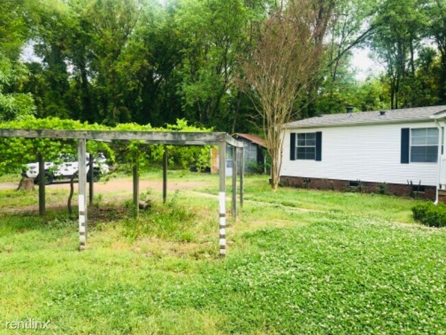 Building Photo - 7623 Waxhaw Hwy