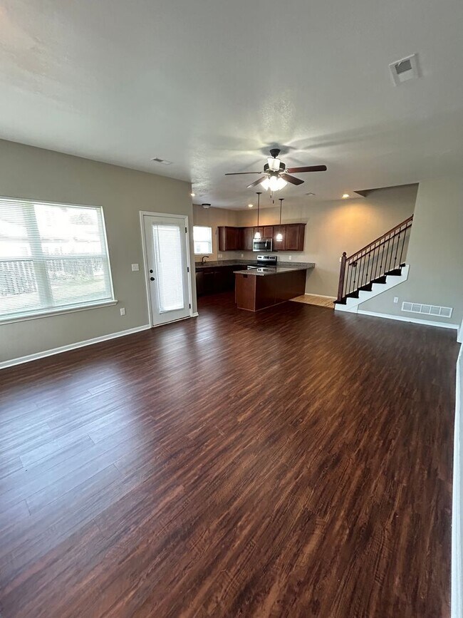 Foto del edificio - 14916-14918 W 64th Terrace