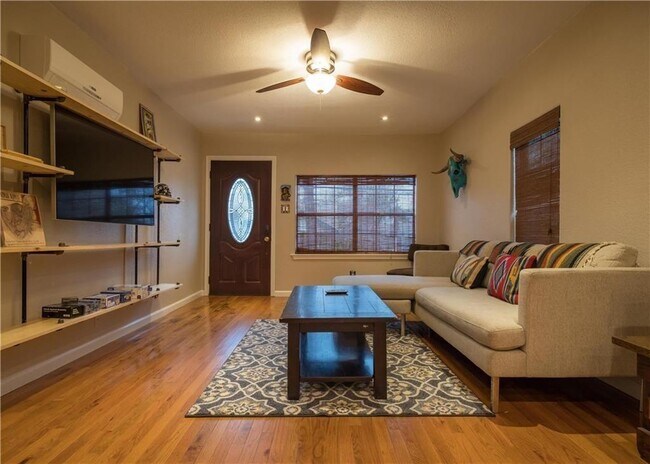 Foto del edificio - 1207 Harvey St