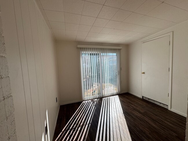 Building Photo - 2Bdm 1 Bath, Washer/Dryer Hookups, Will no last long!