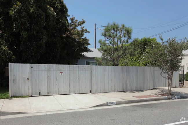 Foto del edificio - 1047 N Crescent Heights Blvd