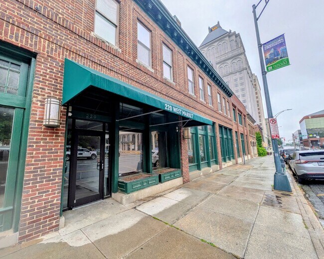 Foto del edificio - 220 W Market St
