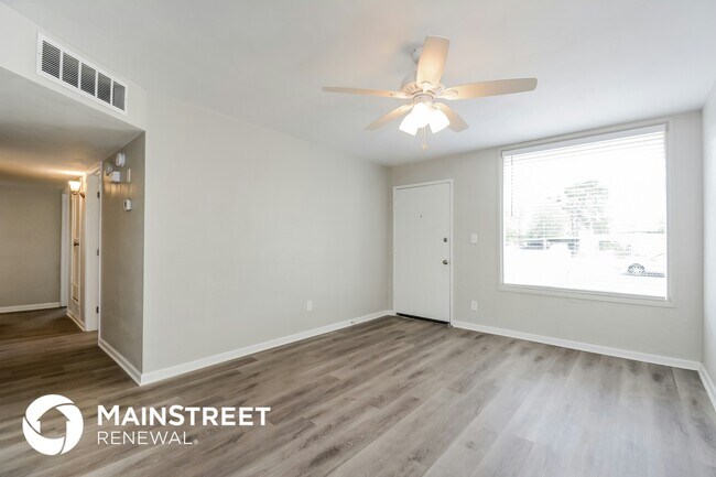 Building Photo - 602 W Calle Medina