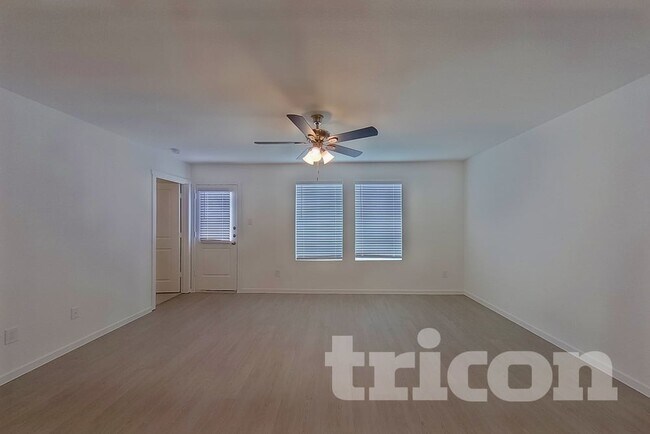 Foto del edificio - 10737 Dusty Rnch Rd