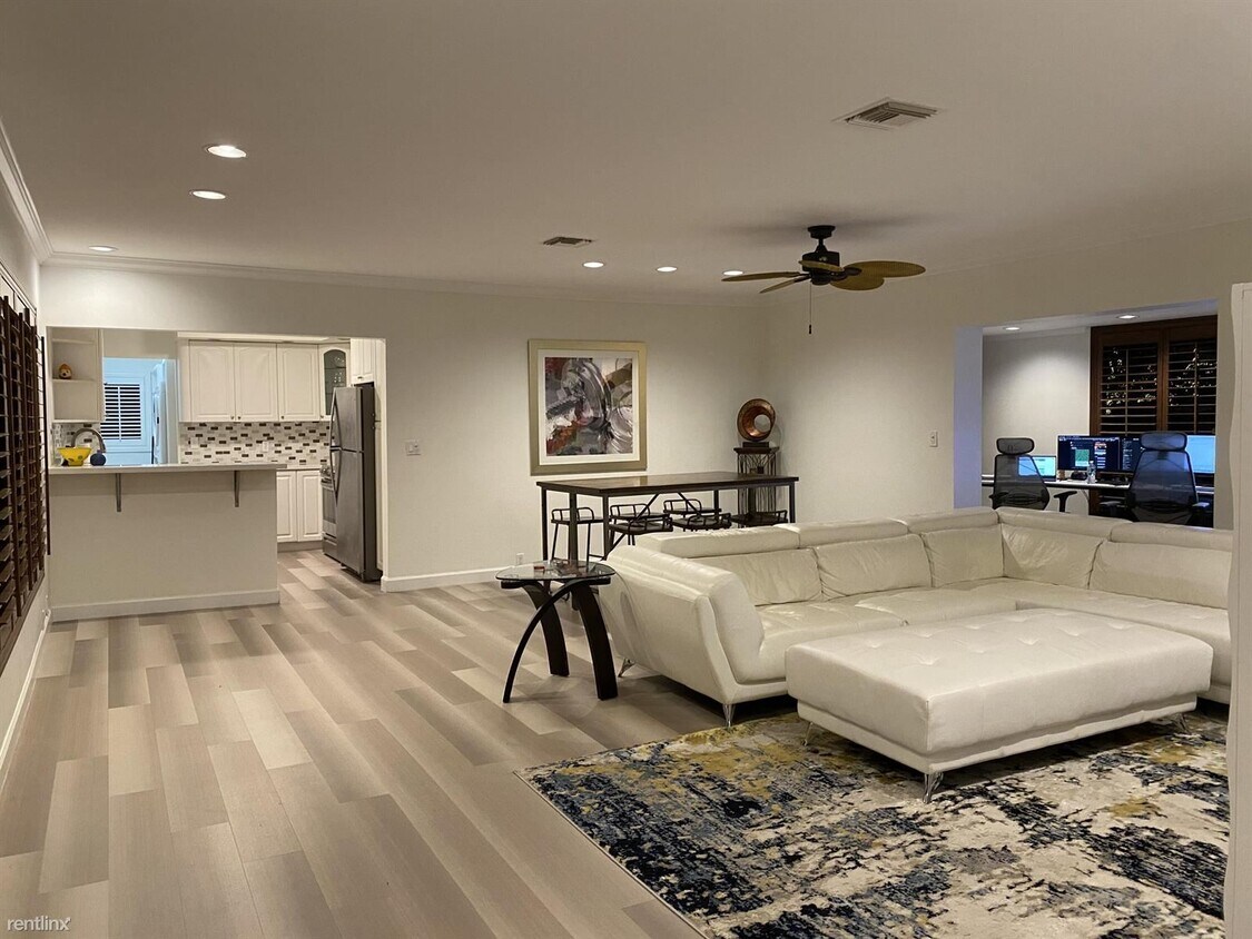Foto principal - 2 br, 2 bath Townhome - 325 Sunset Dr Apt A