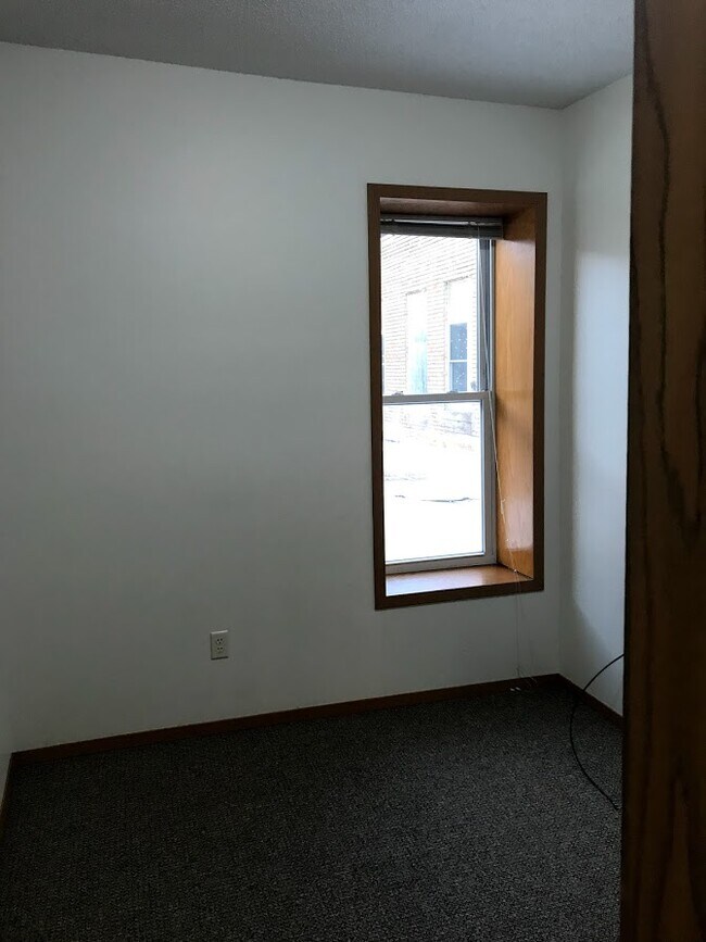 Building Photo - 356 W Main St