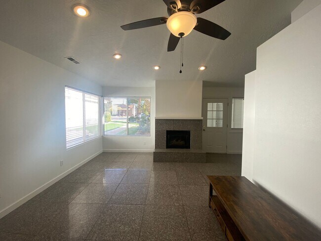 Foto del edificio - Check out the video link!!- QUIET, CLEAN, ...