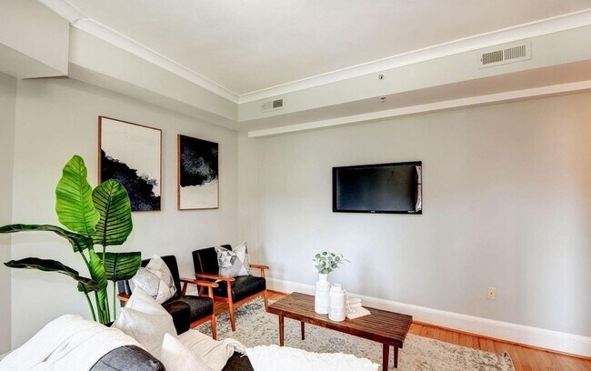 Building Photo - Captivating One Bedroom in Columbia Heights!