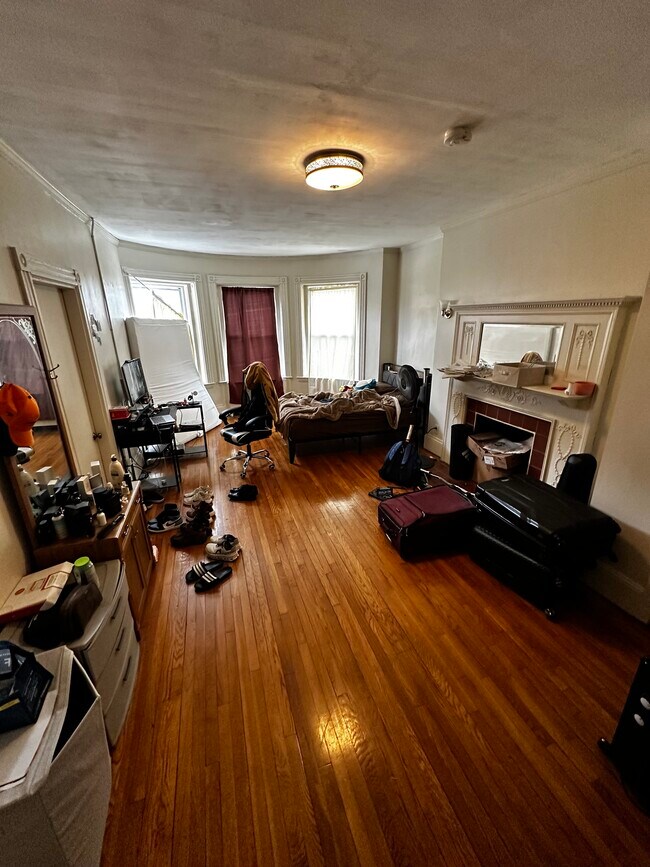 Building Photo - 910 Beacon St