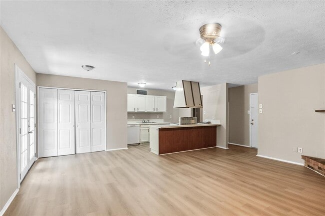 Building Photo - 17622 Autumn Hills Dr