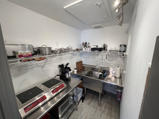 Foto del edificio - 2116 NE 8th Pl