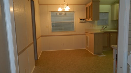 Building Photo - 1219 Thomas Dr