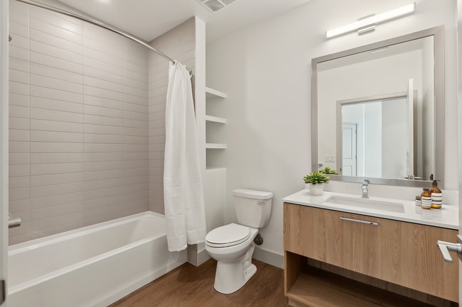 Clean lines and contemporary touches in every detail - Ona