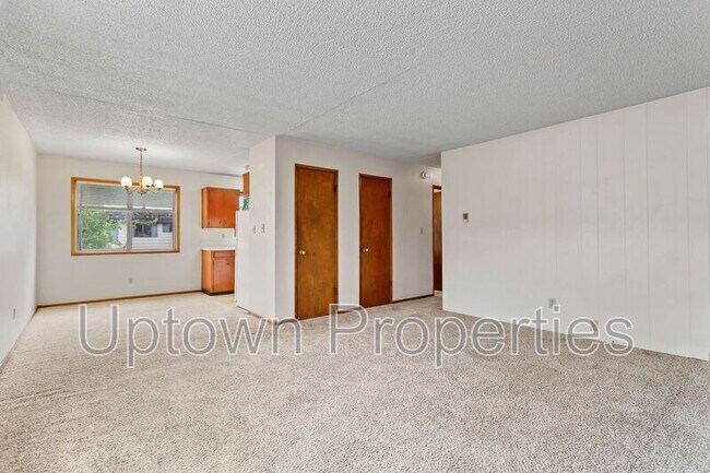 Photo - 8055 NE Flanders St House