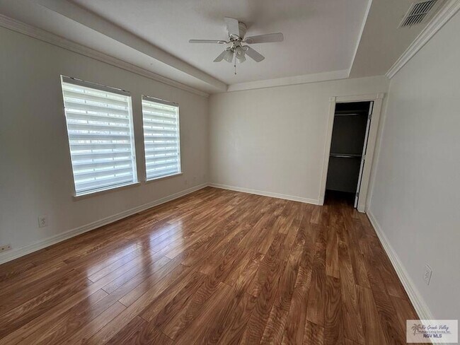 Foto del edificio - 48 Pizarro Ave