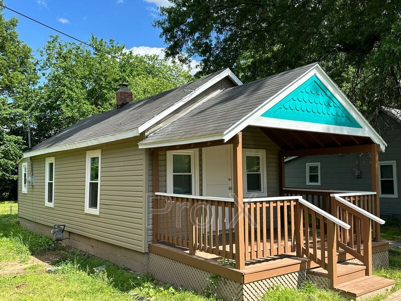 Primary Photo - 2236 Cleveland Ave