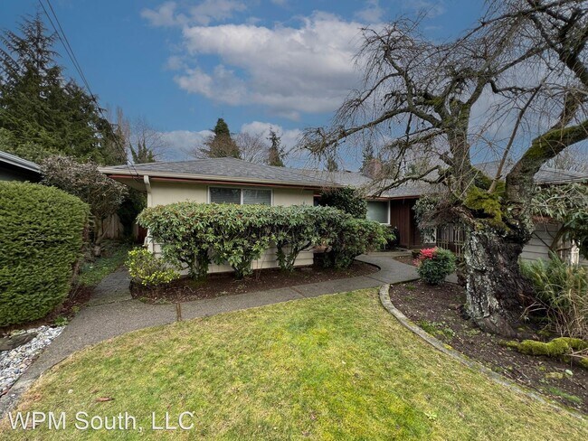 Foto del edificio - 3 br, 2 bath House - 11644 18th Ave SW