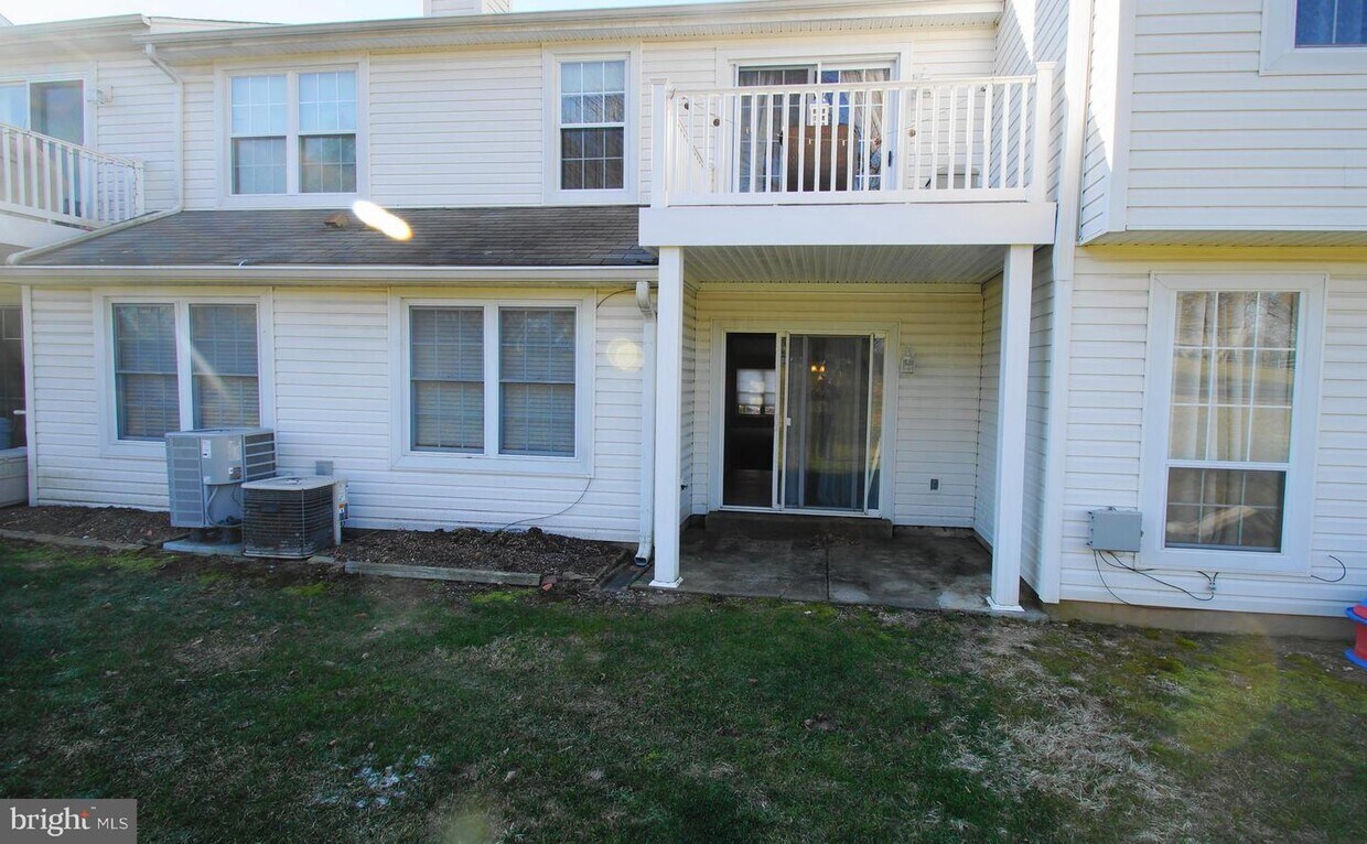 Primary Photo - 64 Banbury Ct