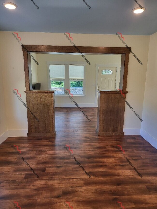 Building Photo - STATUS *AVAILABLE* | R207 | $2095  *** MOVE IN SPECIAL ****