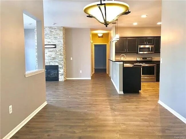 Building Photo - Beautiful Ranch 2 bed/2 bath Condominium