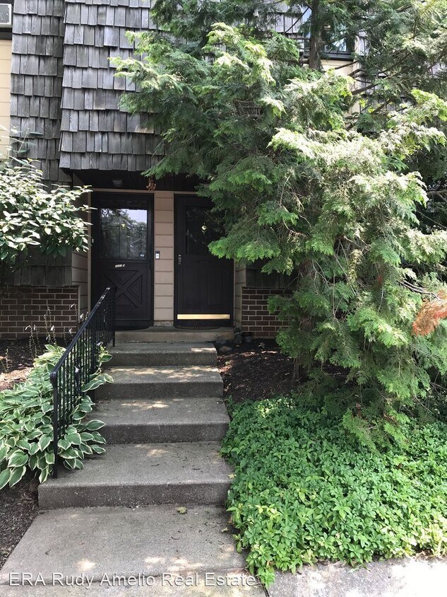 Primary Photo - 3 br, 2 bath House - 1037-E Village Round