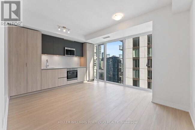 Building Photo - 28 Widmer St