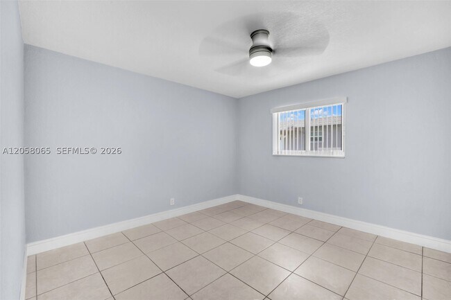 Foto del edificio - 357-359 Phippen Waiters Rd