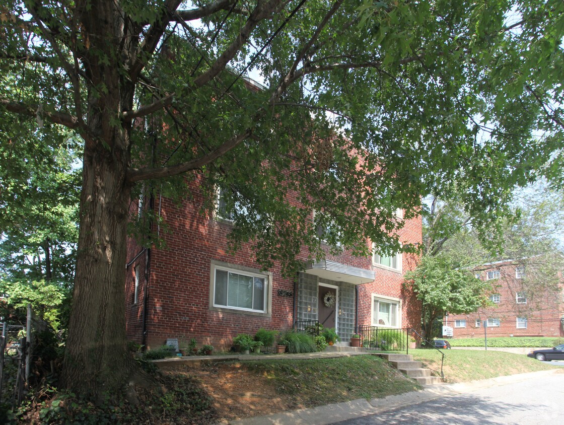 Building Photo - 8718 Bradford Rd