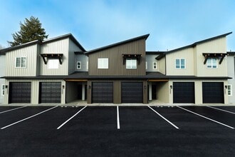 Building Photo - 9651 N Buttercup Ln