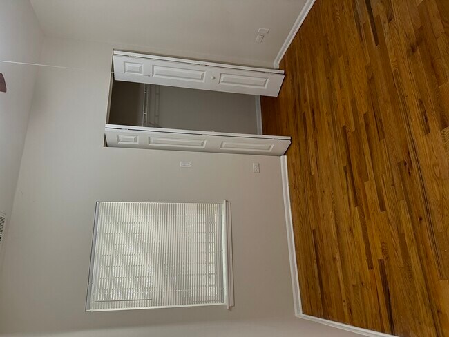 Foto del edificio - 2122 W Madison St