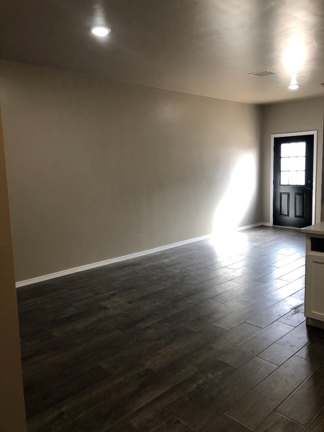 Foto del edificio - 1300 N Vinton Rd