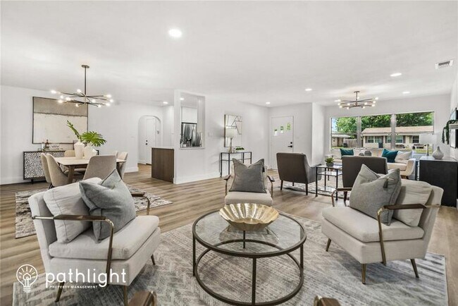 Foto del edificio - 5817 Lakebreeze Ave