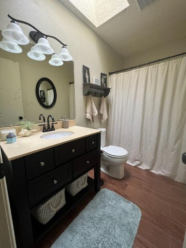 Foto del edificio - Three bedroom, two bath, single story home