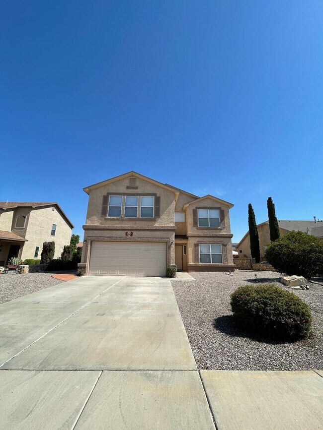 Building Photo - Great 5 Bedroom/2.5 Bathroom off Porter Dr.