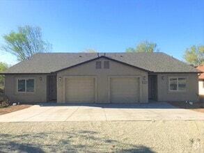 Building Photo - 8436 E Lakeshore Dr
